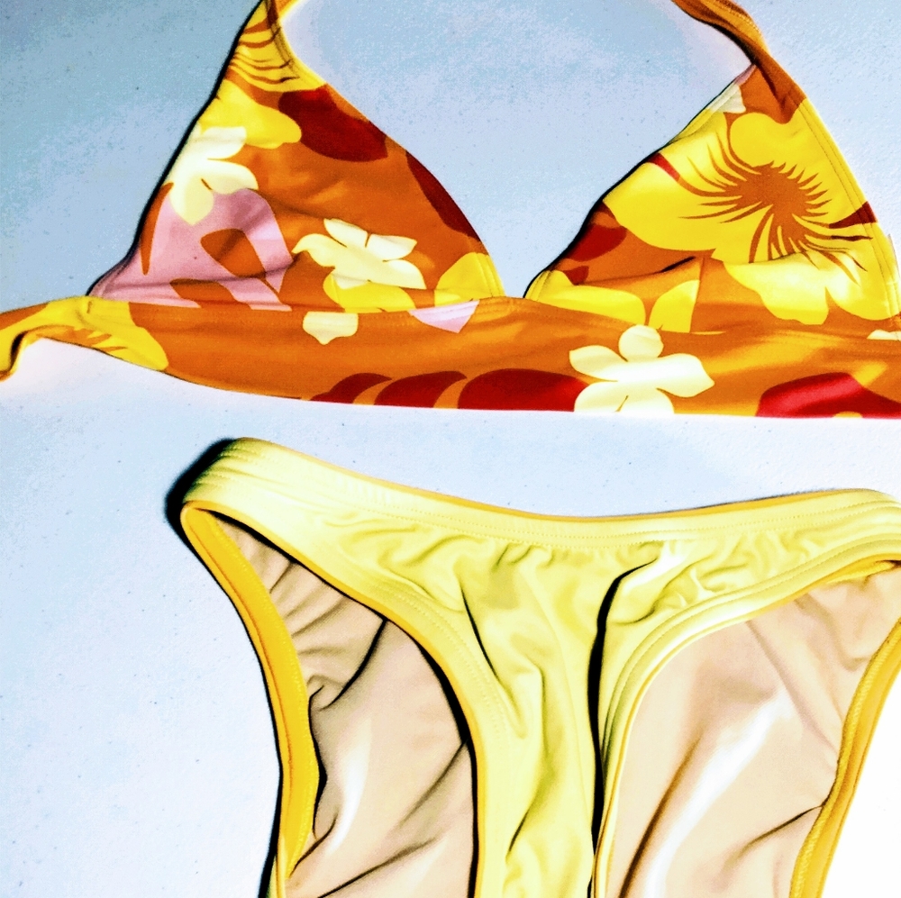 Bikini - Picture 3 of 3